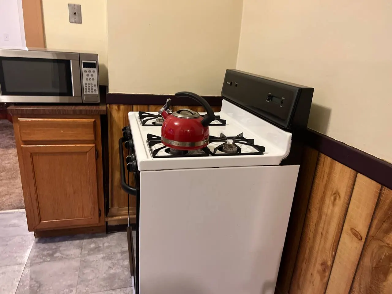 1st floor Private Room II- near Lakewood & Airport 8
