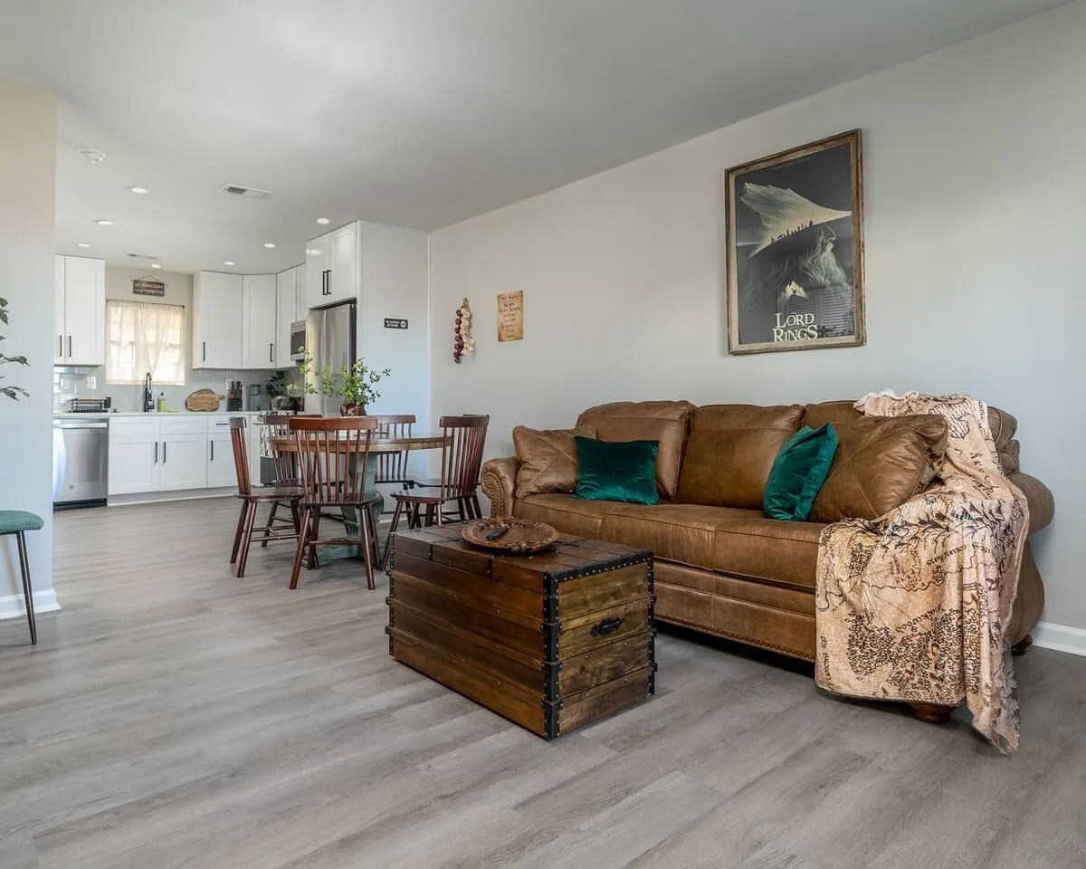 Hobbiton Charm 2 BR Townhouse 6