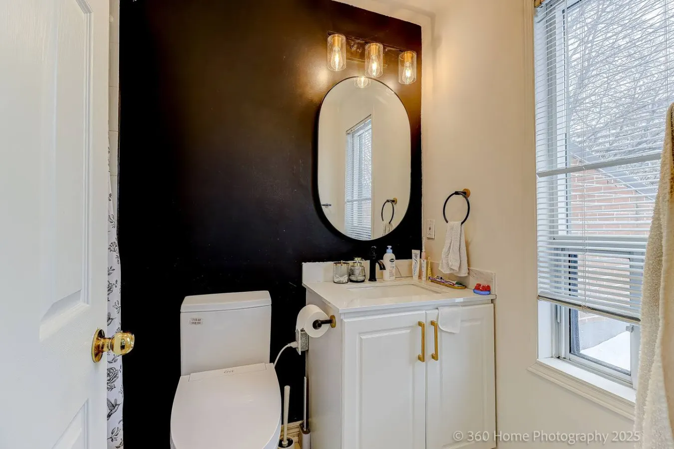 Elegant 3BR Stay in Toronto Free Parking 11