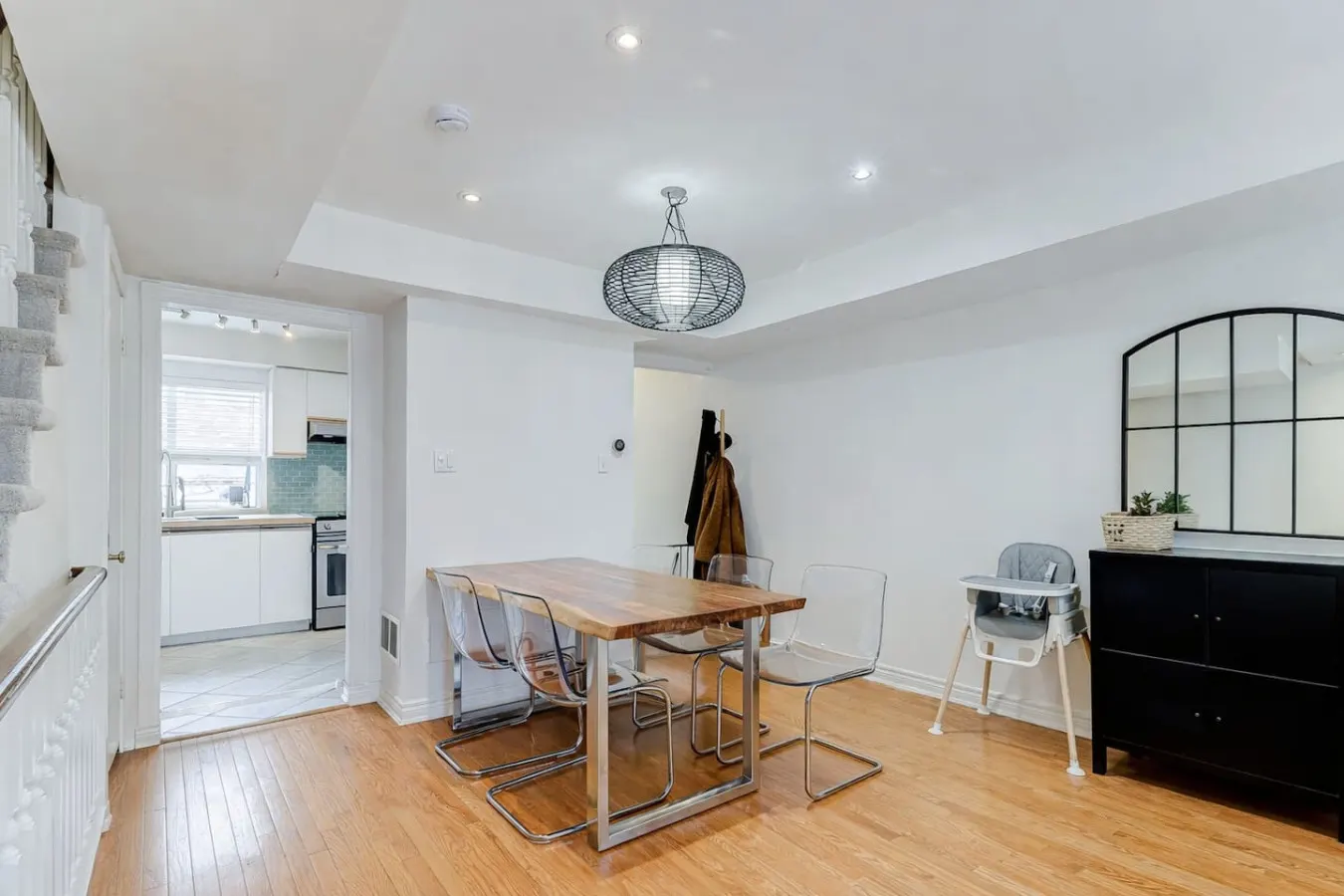 Elegant 3BR Stay in Toronto Free Parking 12