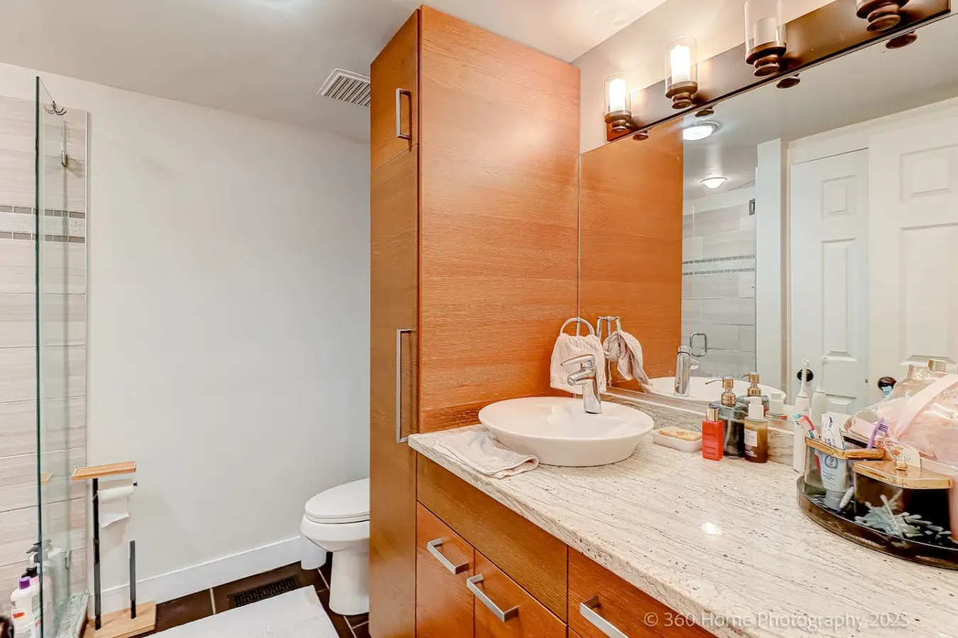 Elegant 3BR Stay in Toronto Free Parking 7