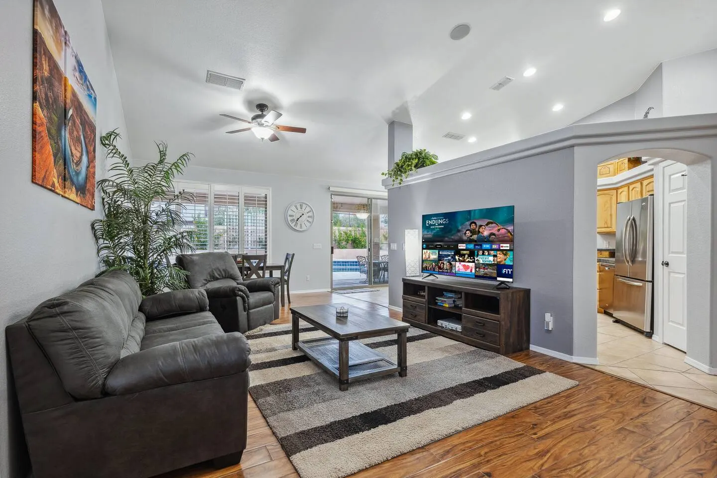 Pool | Firepit | 3bd | 5 mins to Casinos & Lake — photo 2