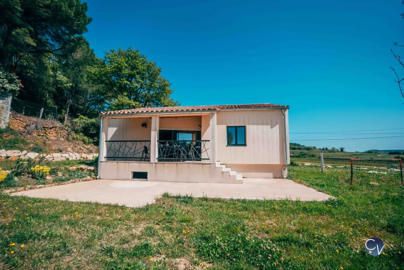 Maison neuve avec piscine, au milieu des vignes — photo 5