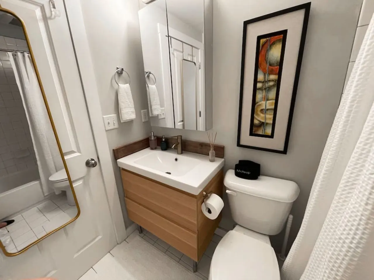 Beams of natural light in a walkable 2-bdrm condo 13
