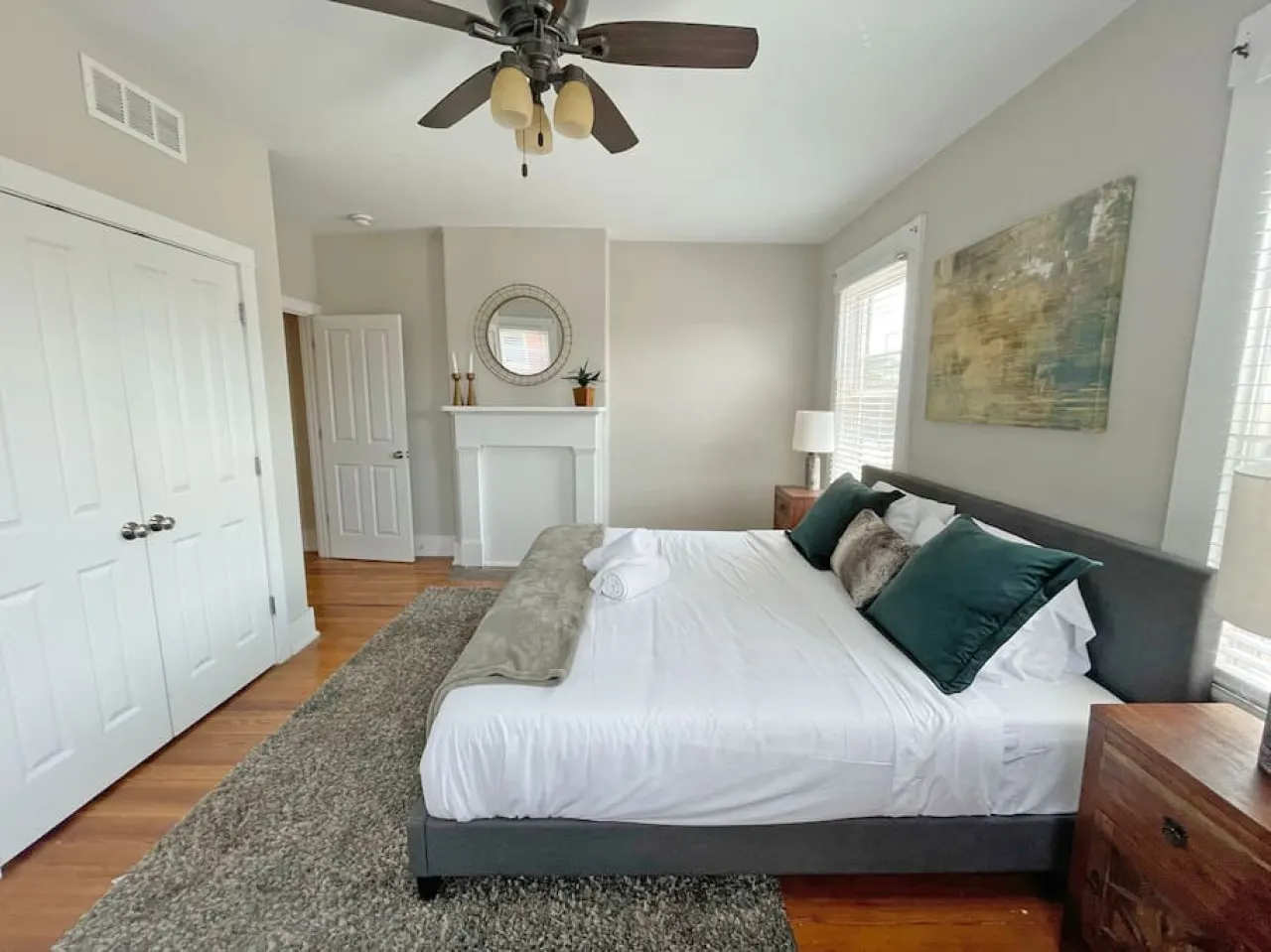 Beams of natural light in a walkable 2-bdrm condo 15