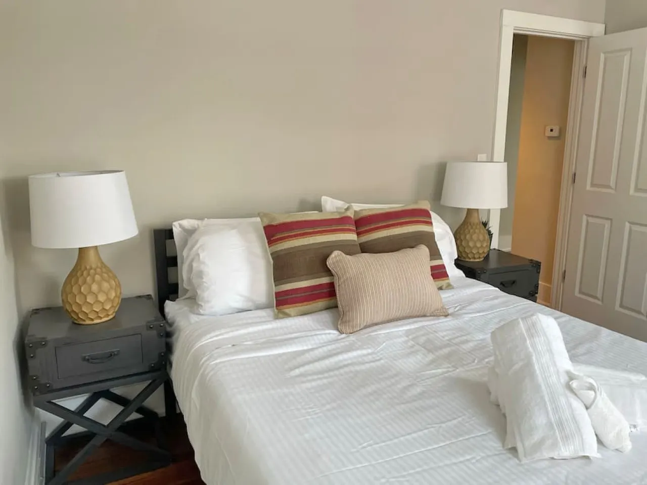 Beams of natural light in a walkable 2-bdrm condo 17
