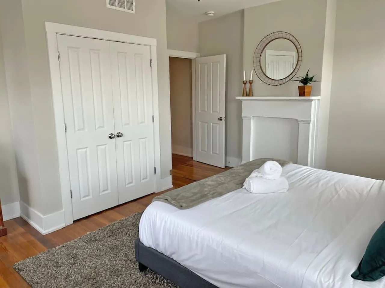 Beams of natural light in a walkable 2-bdrm condo 18