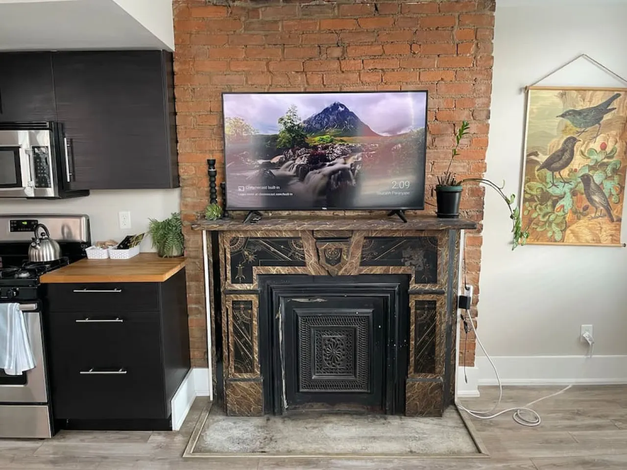 Beams of natural light in a walkable 2-bdrm condo — foto 4