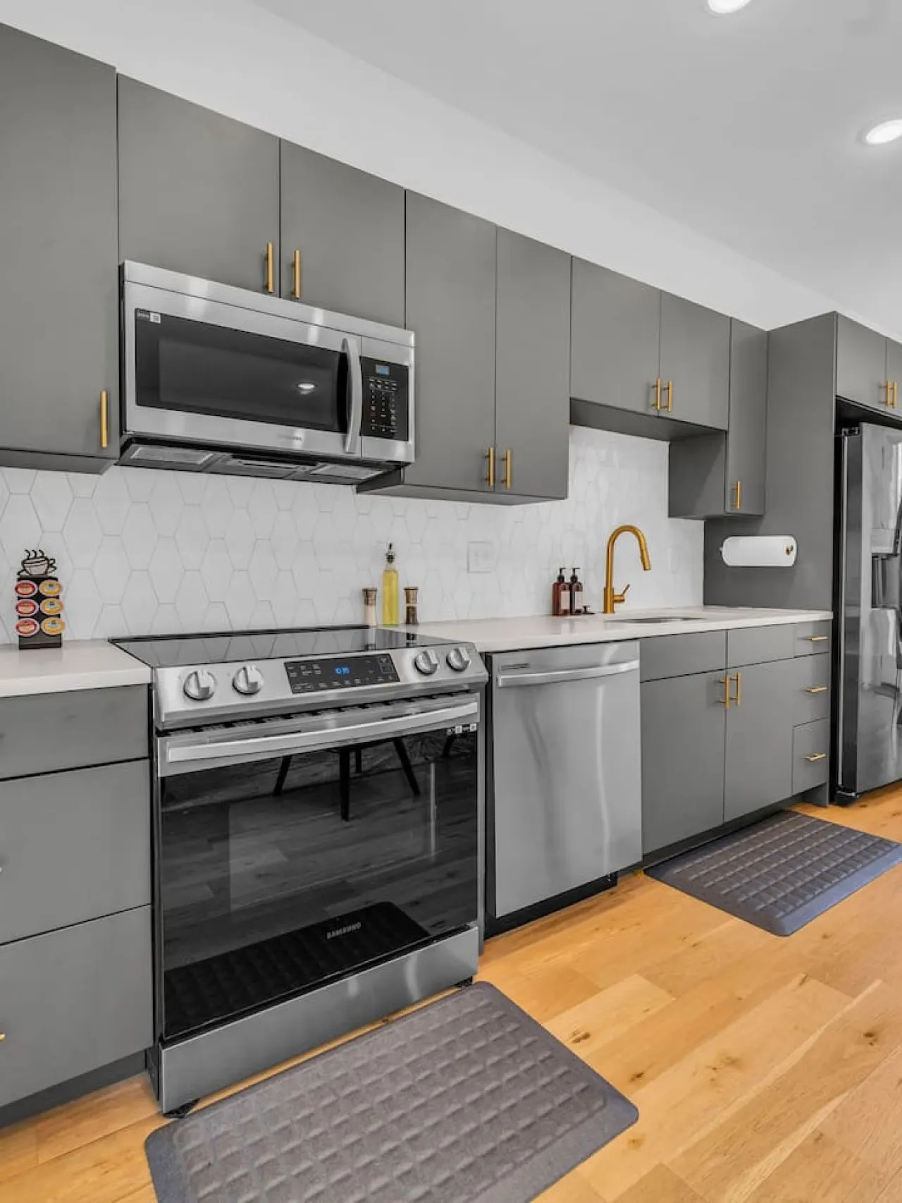 SoKno Townhouse w/Rooftop ~ 1 Mile to Campus & DT 18