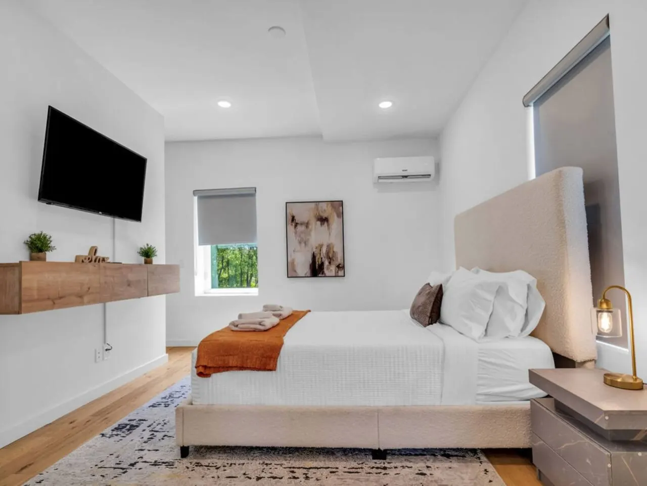 SoKno Townhouse w/Rooftop ~ 1 Mile to Campus & DT — photo 4