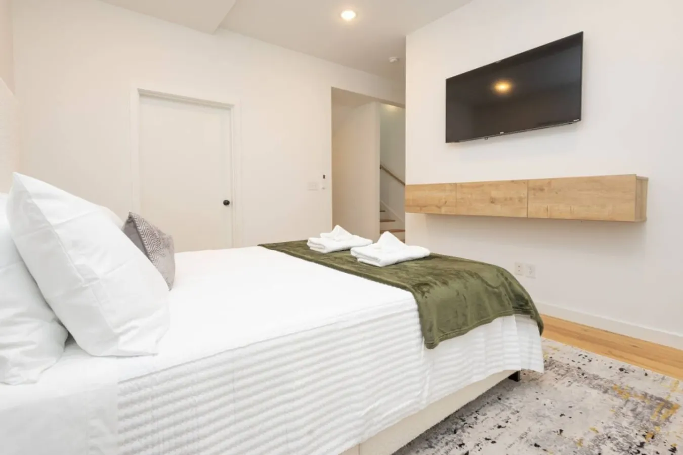 SoKno Townhouse w/Rooftop ~ 1 Mile to Campus & DT 7