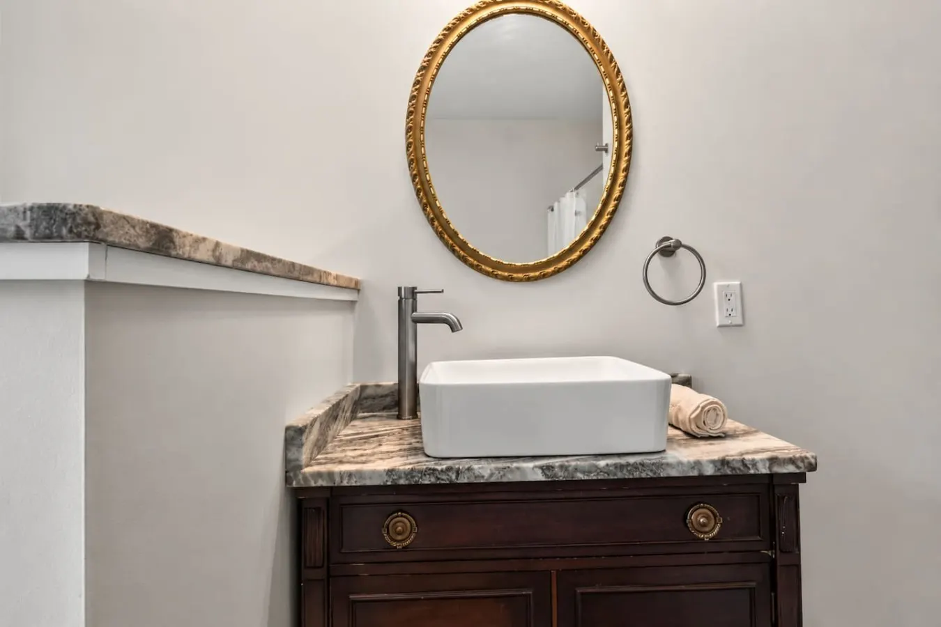 2BR / 2Ba Home + Stadiums near Downtown, OTR 19