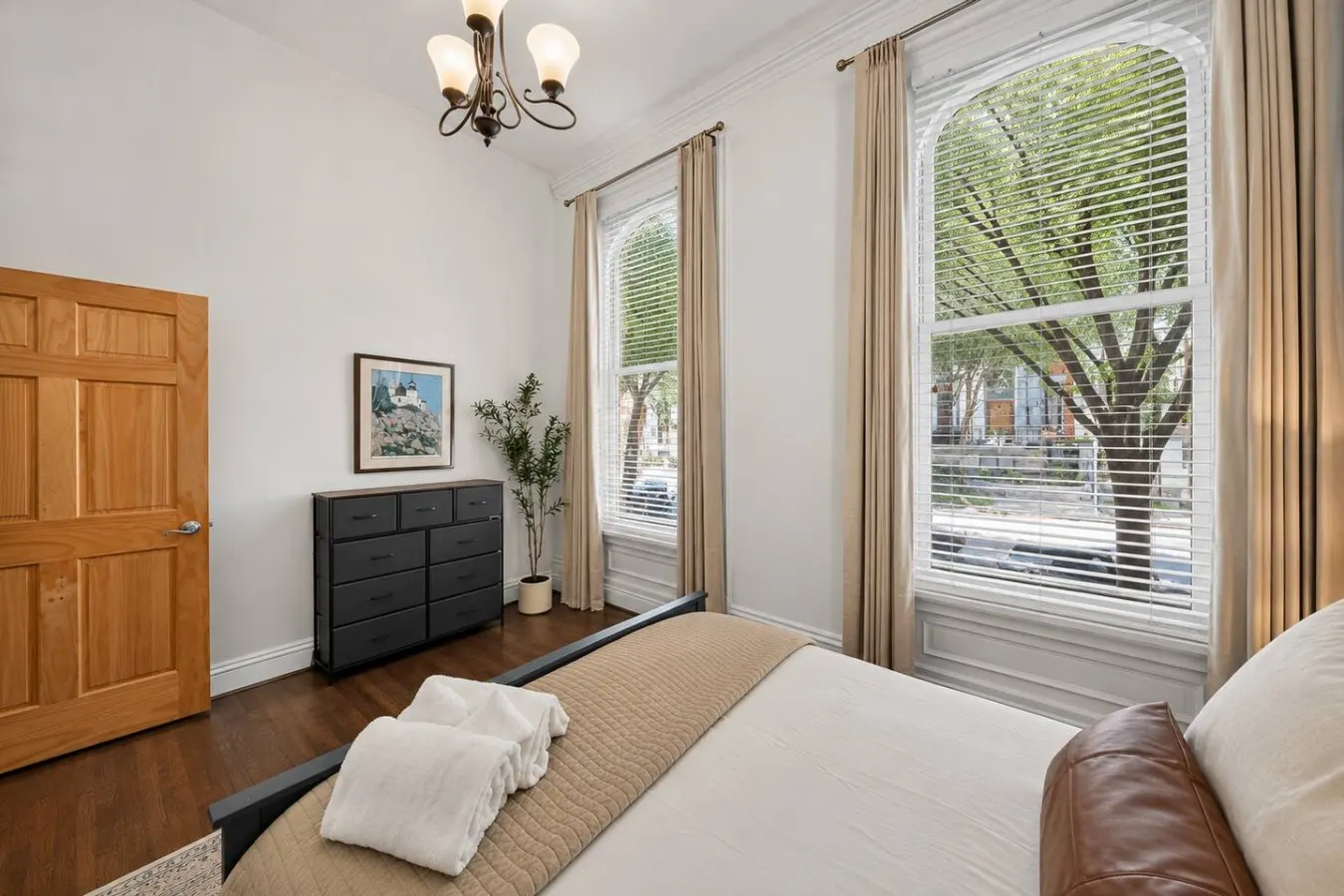 2BR / 2Ba Home + Stadiums near Downtown, OTR — photo 3