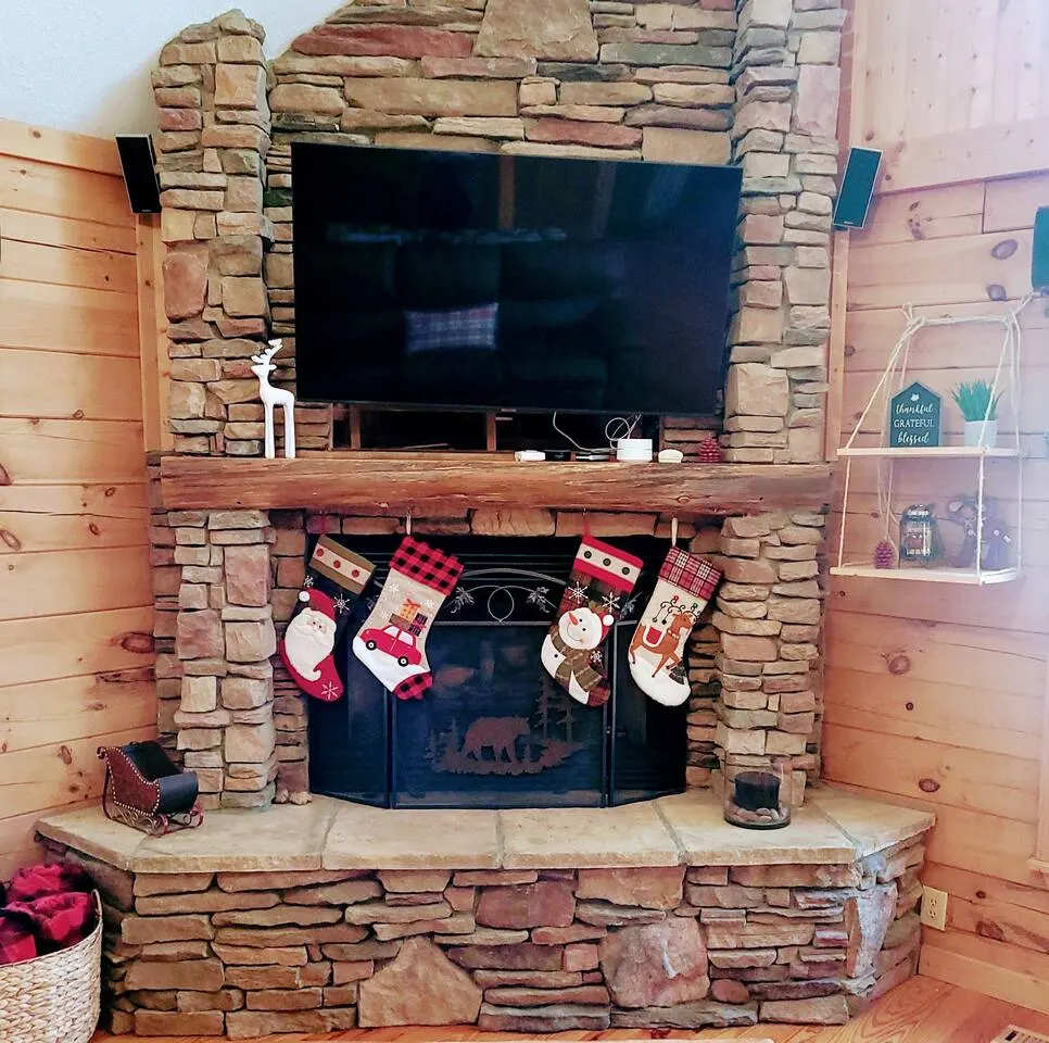 Rumbling Bald Lodge | Hot Tub & Resort Amenities — photo 2