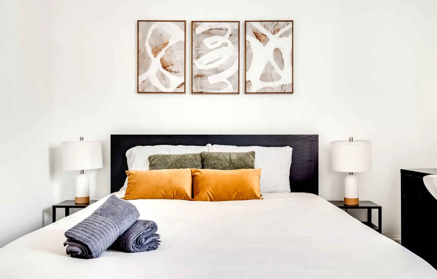 Bright 3BR Suite - East Ottawa - Monthly Stays — photo 4