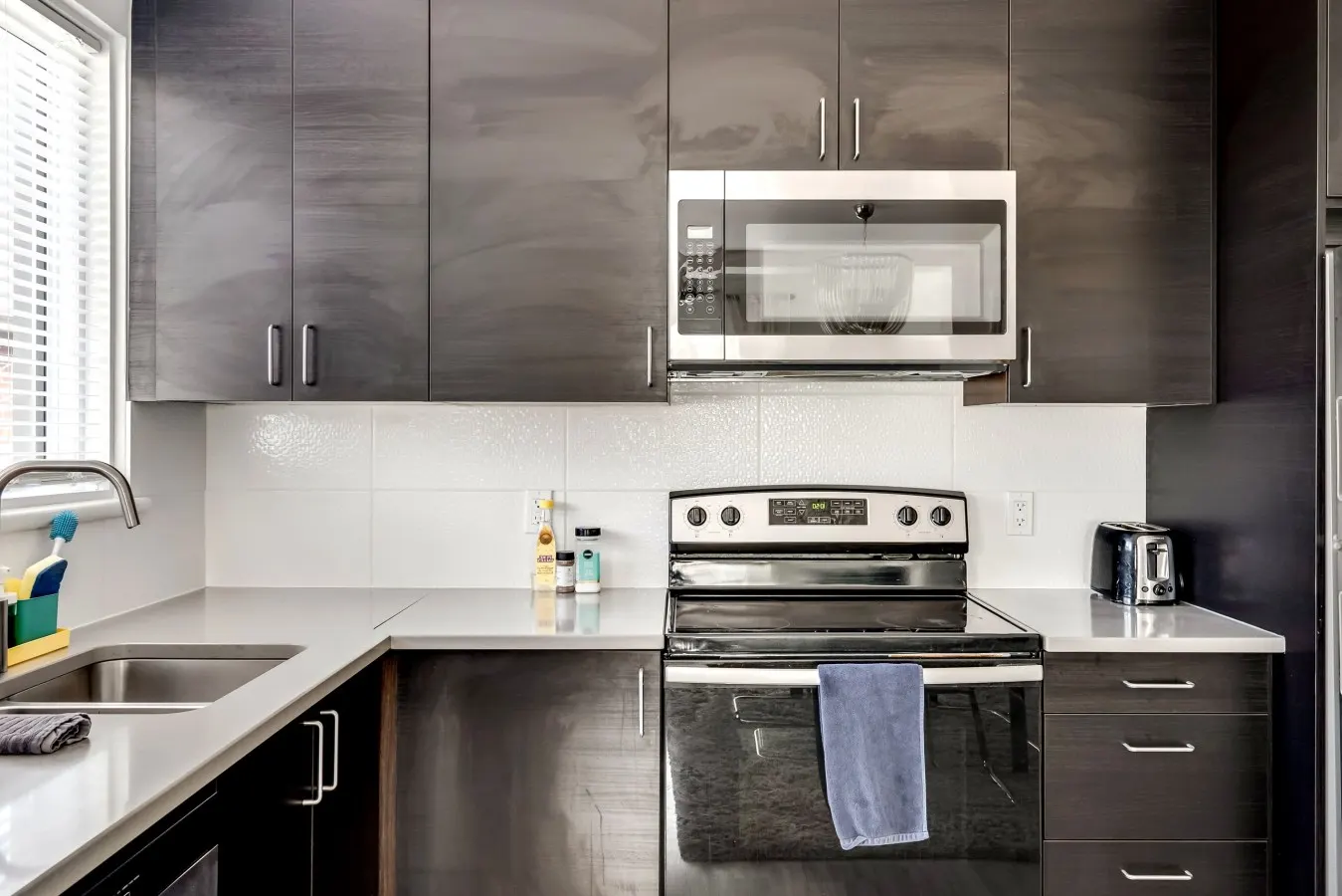 Bright 3BR Suite - East Ottawa - Monthly Stays 8