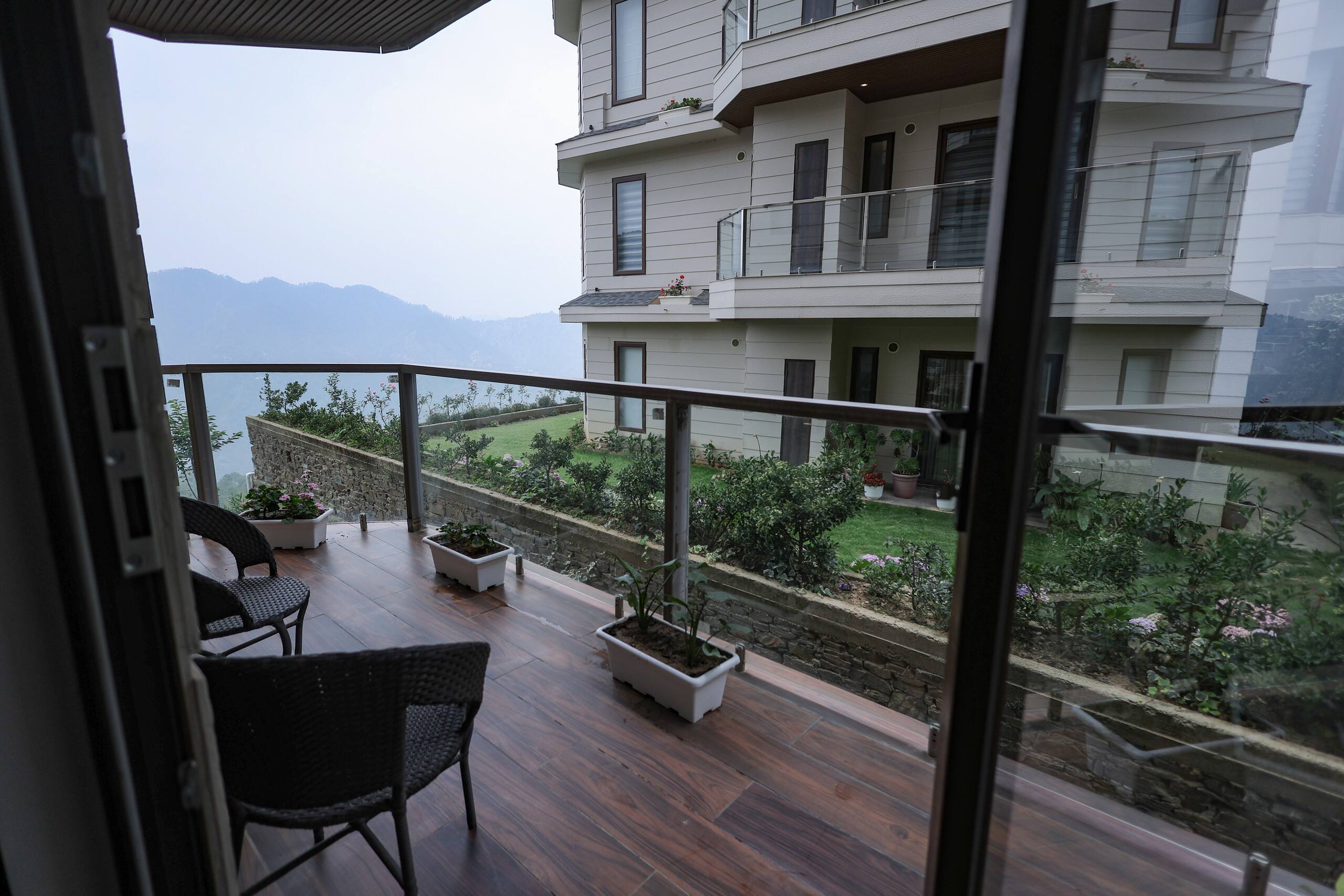 The Estate : Luxury Retreat in Auramah Valley — photo 5