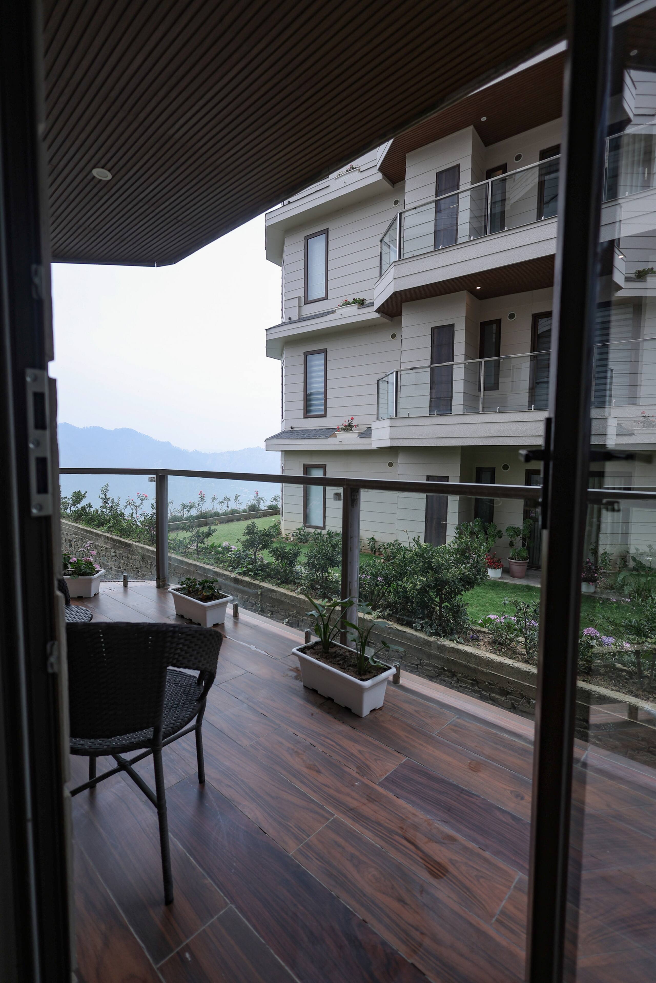 The Estate : Luxury Retreat in Auramah Valley 6