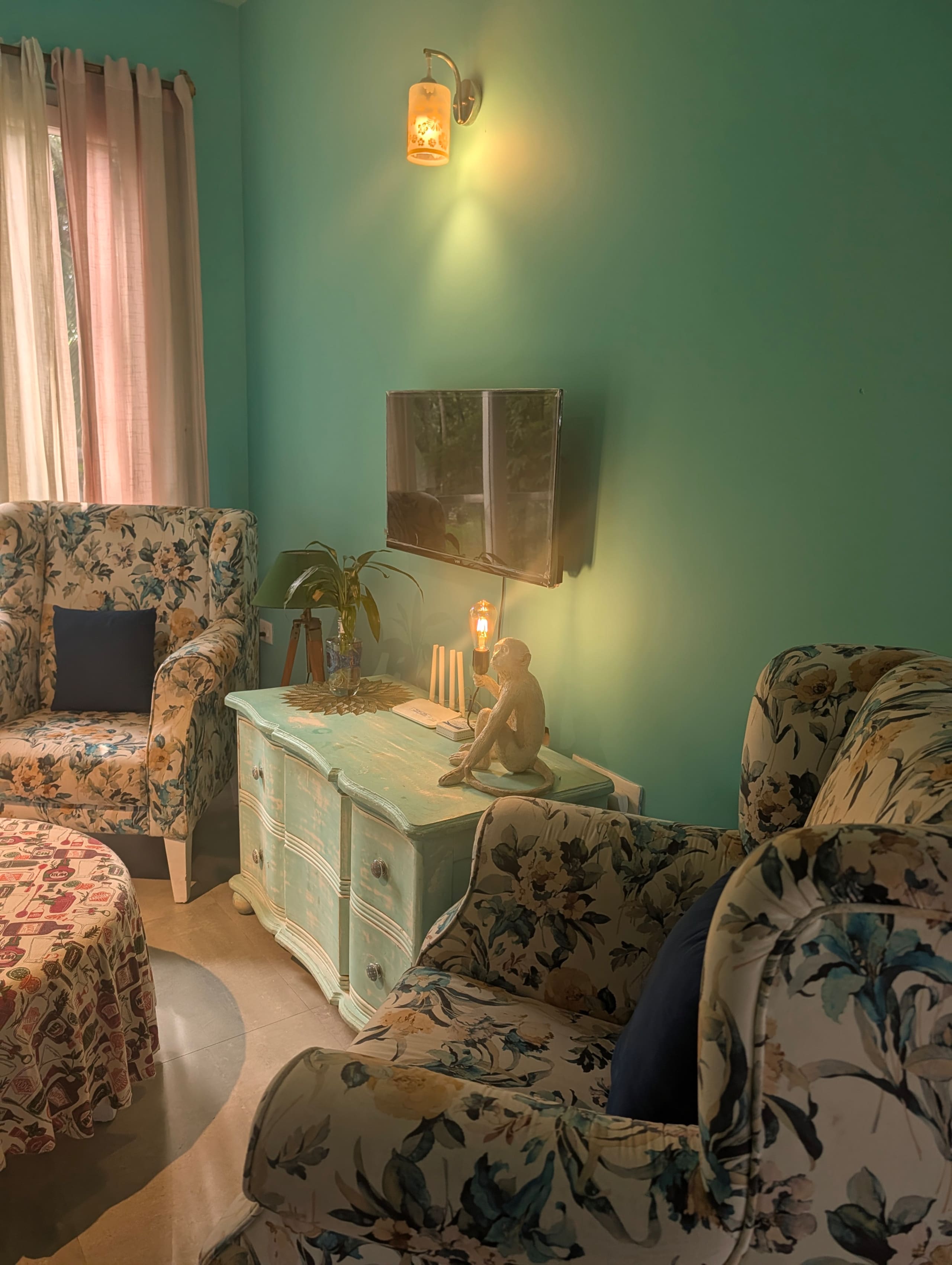 Sun-Kissed Studio: Delightful 1BR Retreat w pool — photo 2