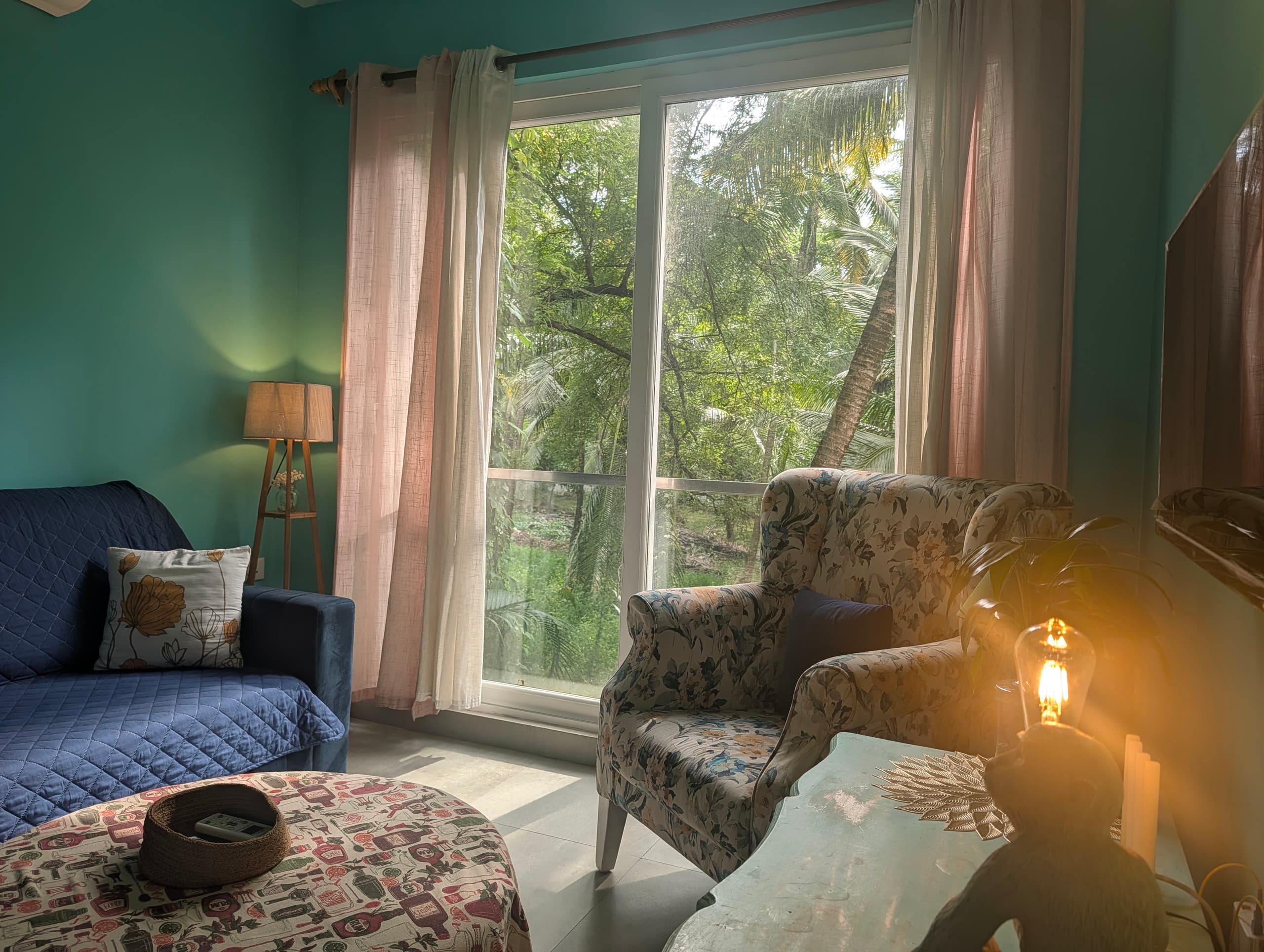 Sun-Kissed Studio: Delightful 1BR Retreat w pool — photo 4