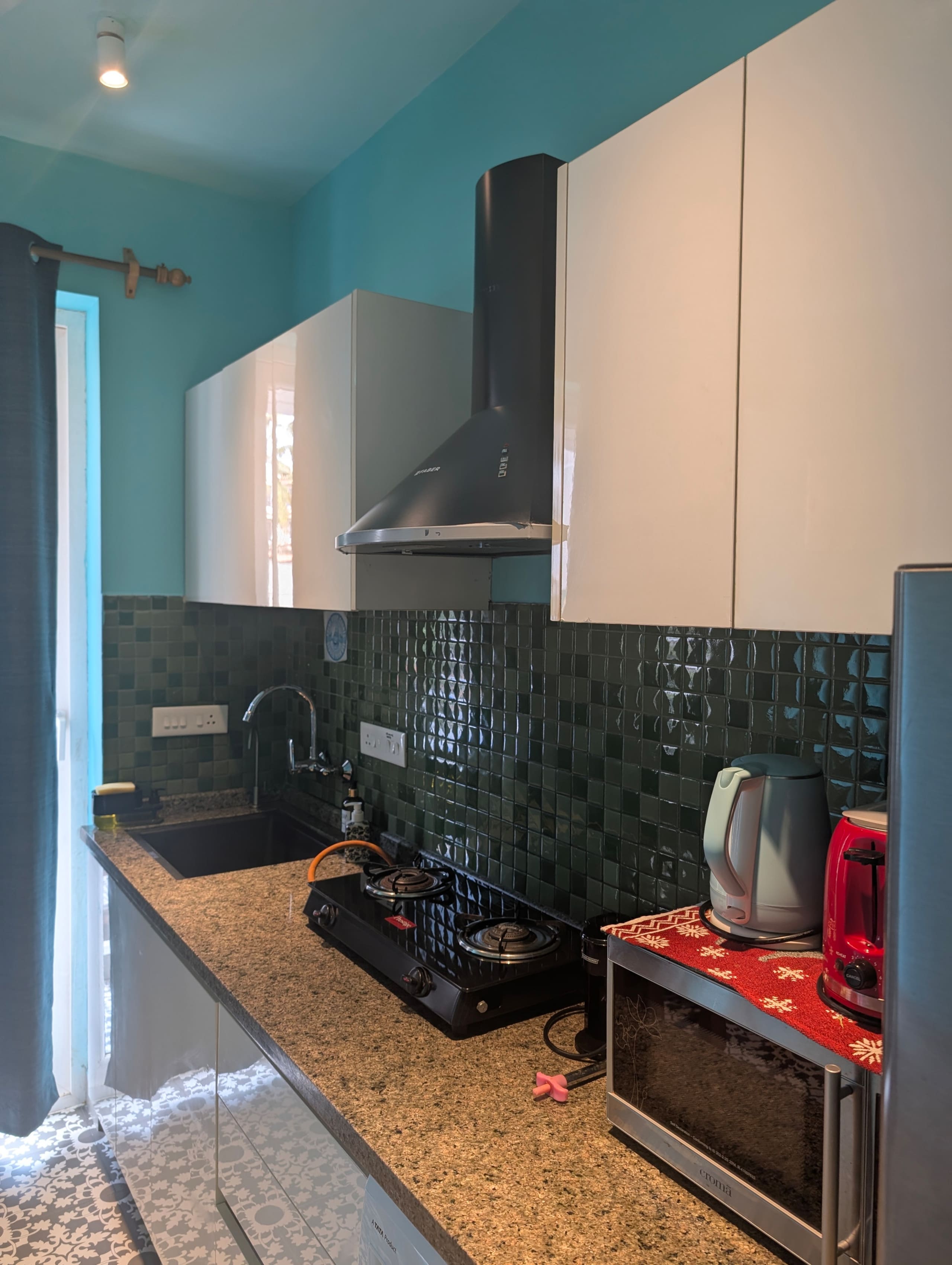 Sun-Kissed Studio: Delightful 1BR Retreat w pool 8