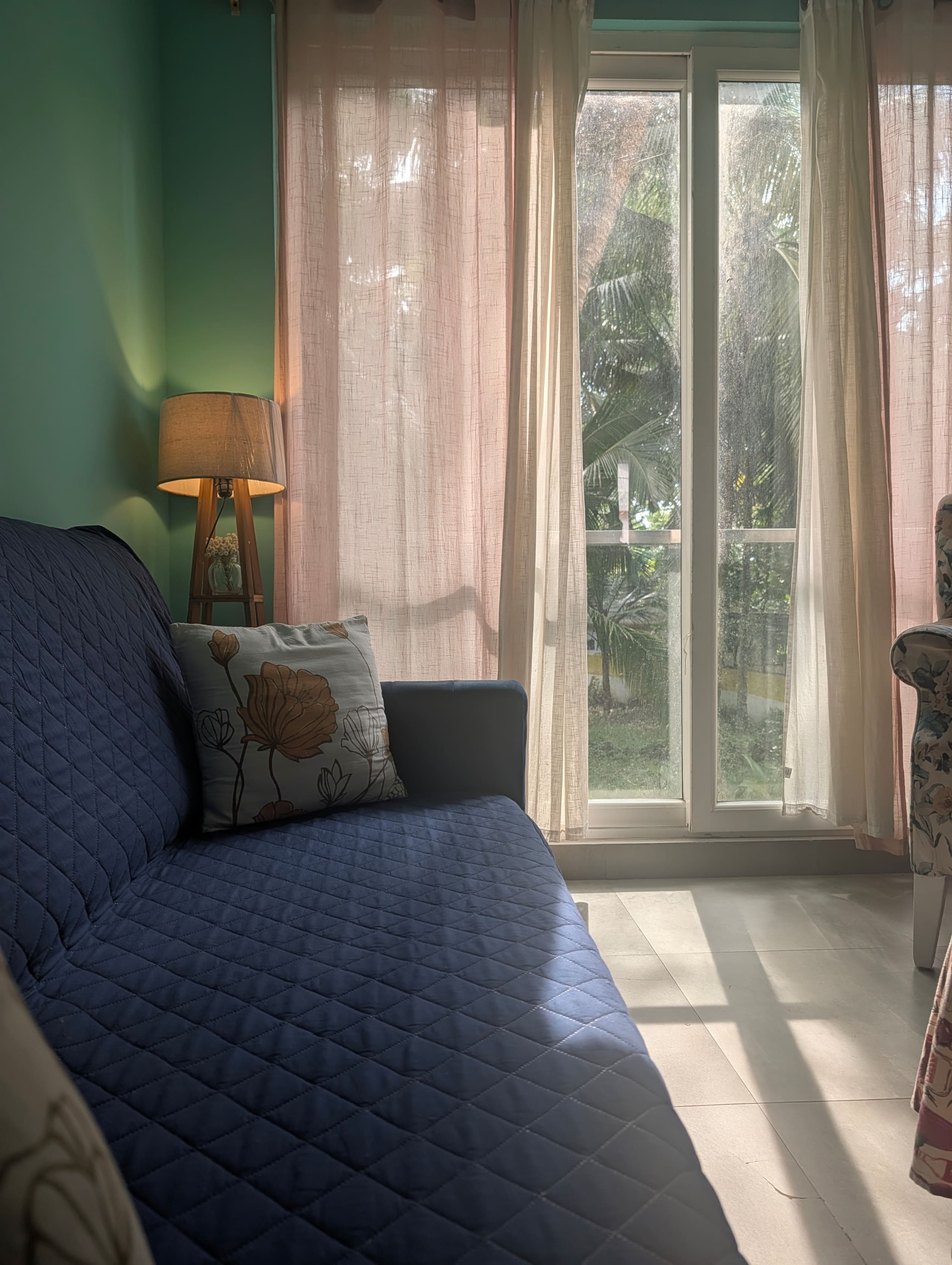 Sun-Kissed Studio: Delightful 1BR Retreat w pool — photo 5