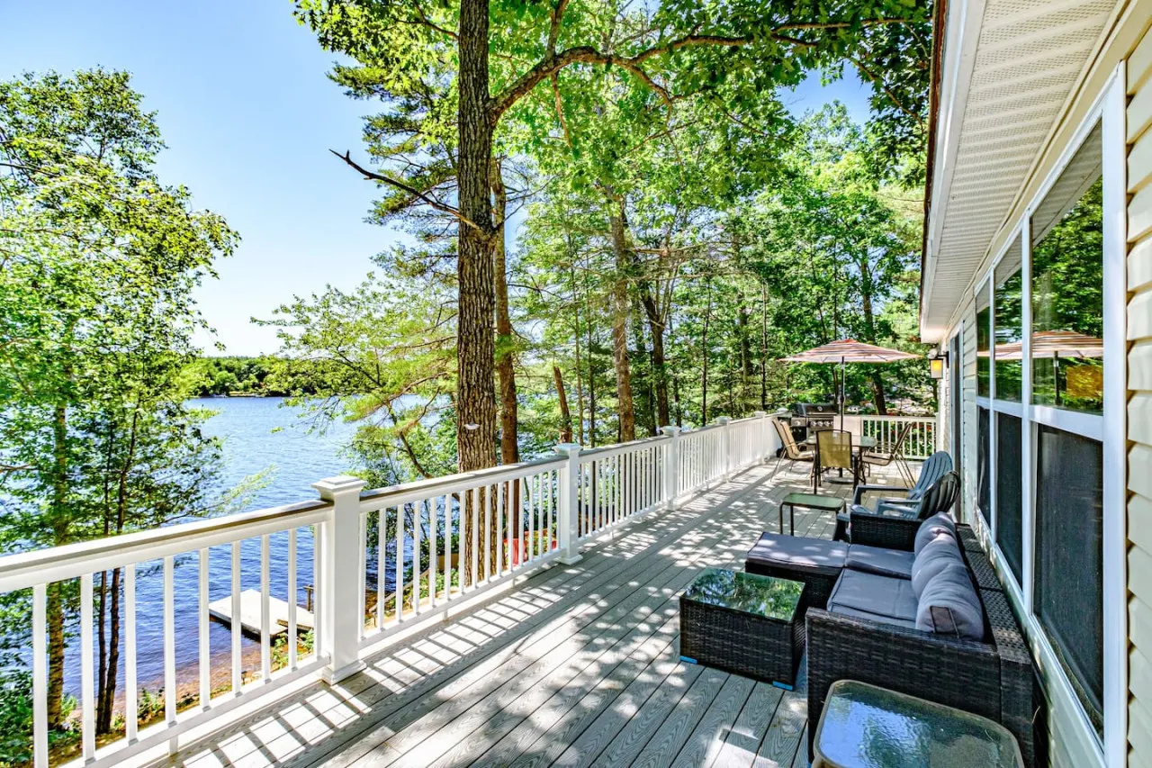 Camp Henry- Remodeled Lakefront on Little Sebago w dock+kayaks