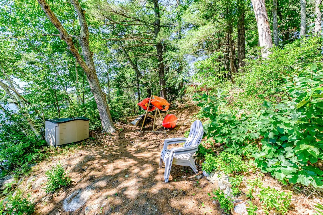 Camp Henry- Remodeled Lakefront on Little Sebago w dock+kayaks 9