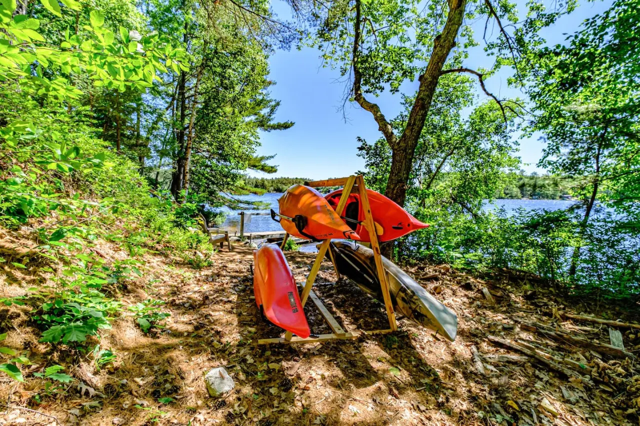 Camp Henry- Remodeled Lakefront on Little Sebago w dock+kayaks 10