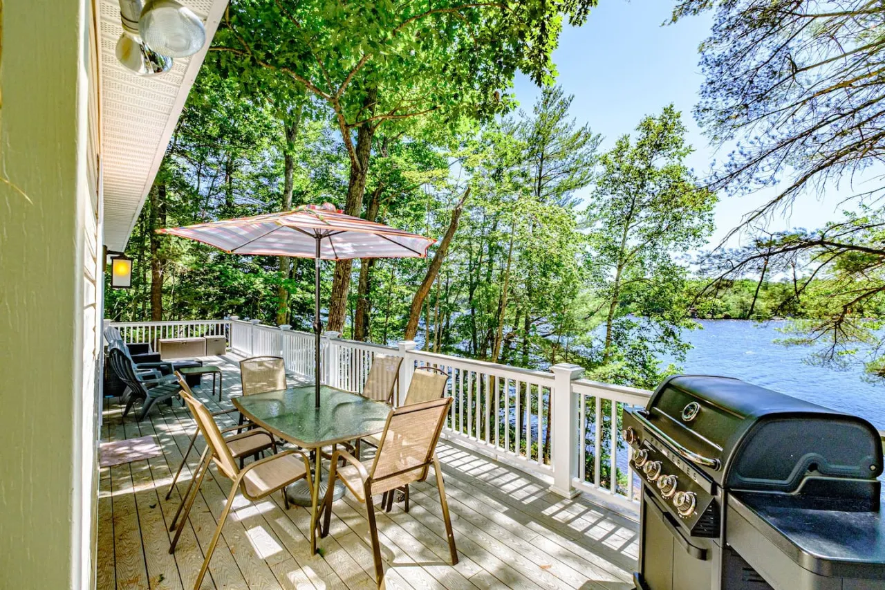 Camp Henry- Remodeled Lakefront on Little Sebago w dock+kayaks 11