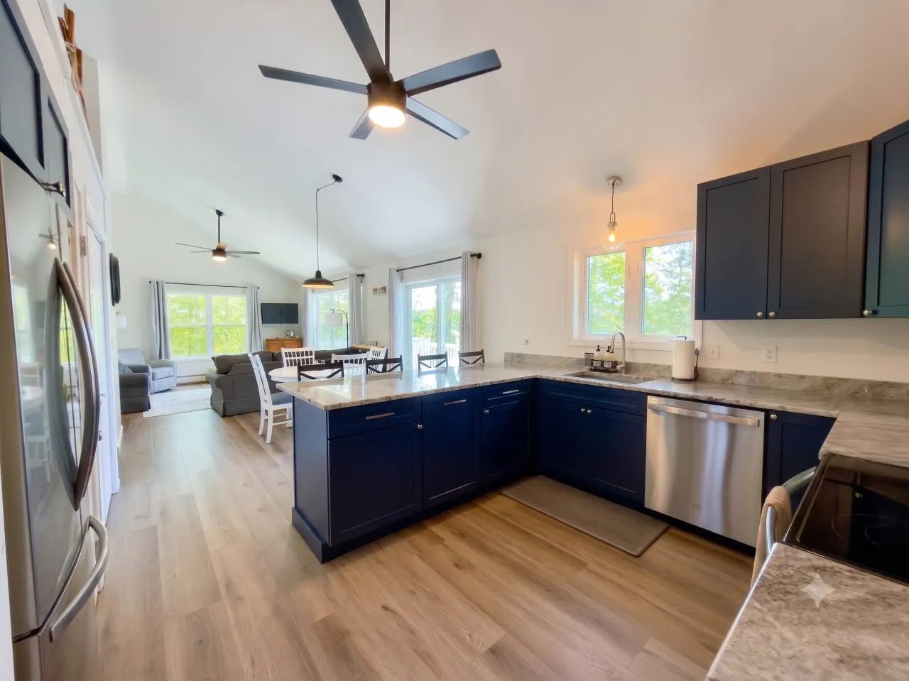 Camp Henry- Remodeled Lakefront on Little Sebago w dock+kayaks 15