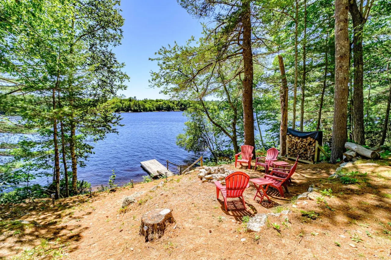 Camp Henry- Remodeled Lakefront on Little Sebago w dock+kayaks — photo 4