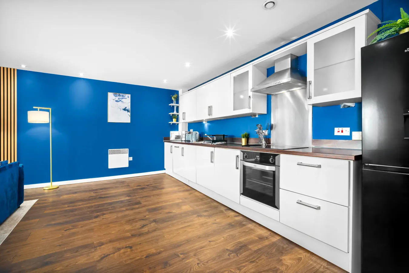 Luxe Two Bed Apartment - City Centre - Balcony & Parking 13