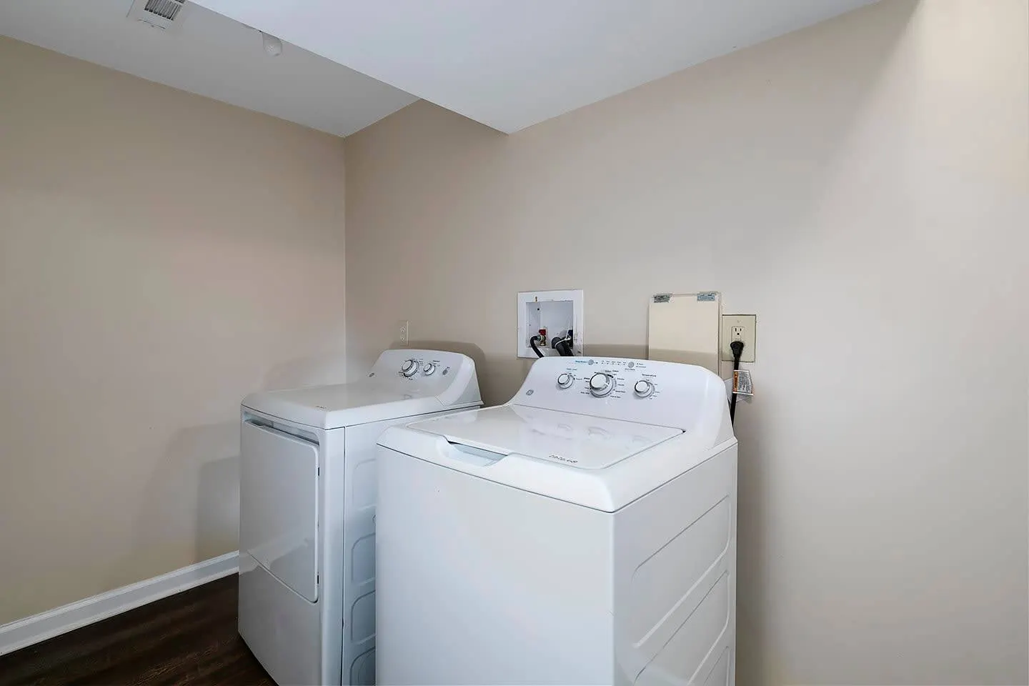 4 BR Relaxing Big Family House l 8 guest l Quiet n 13