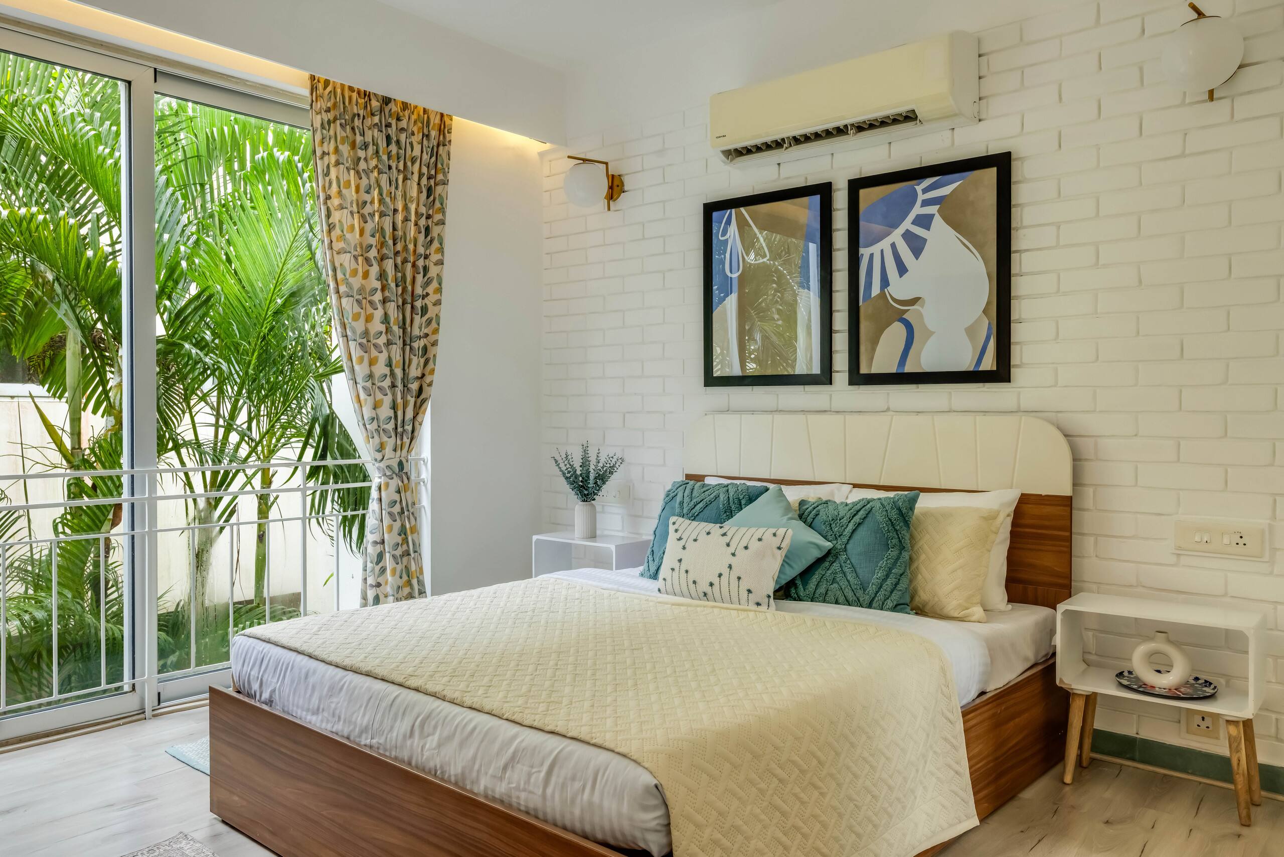 Duplex Glass House with Terrace & Pool in Siolim 9