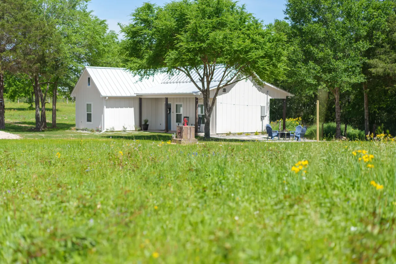 Country Gold | Cozy Farmhouse Escape