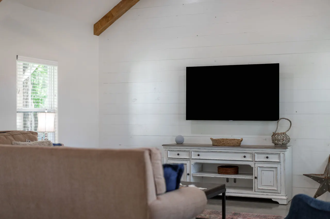 Country Gold Cozy Farmhouse Escape 12