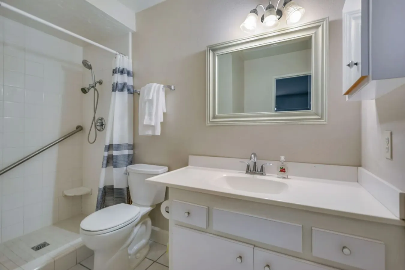 Monthly Rental Near South Coast Plaza 2Bed2Bath 18
