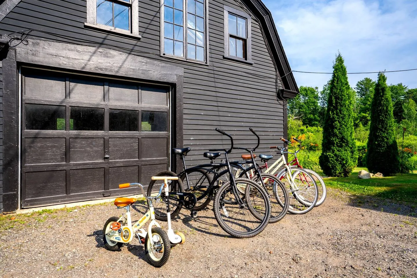 Family Paradise Patio&FirePit Mins2DockSquare 11