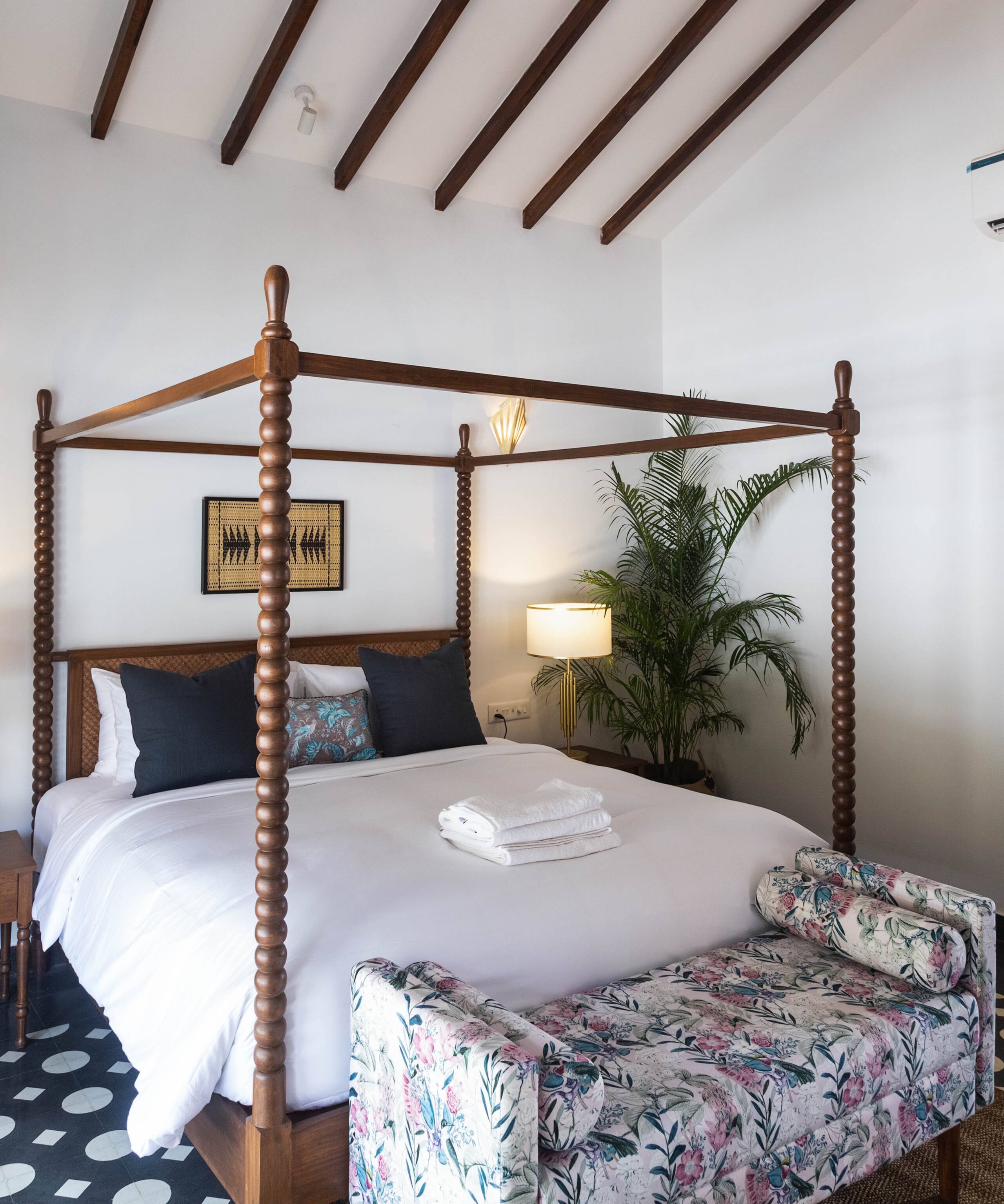 4 BR Villa with private pool in assagao 23