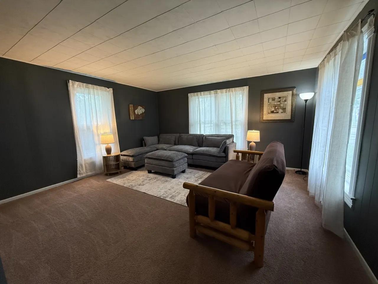 The Cedar House: A Charming 3-Bedroom Retreat — photo 2