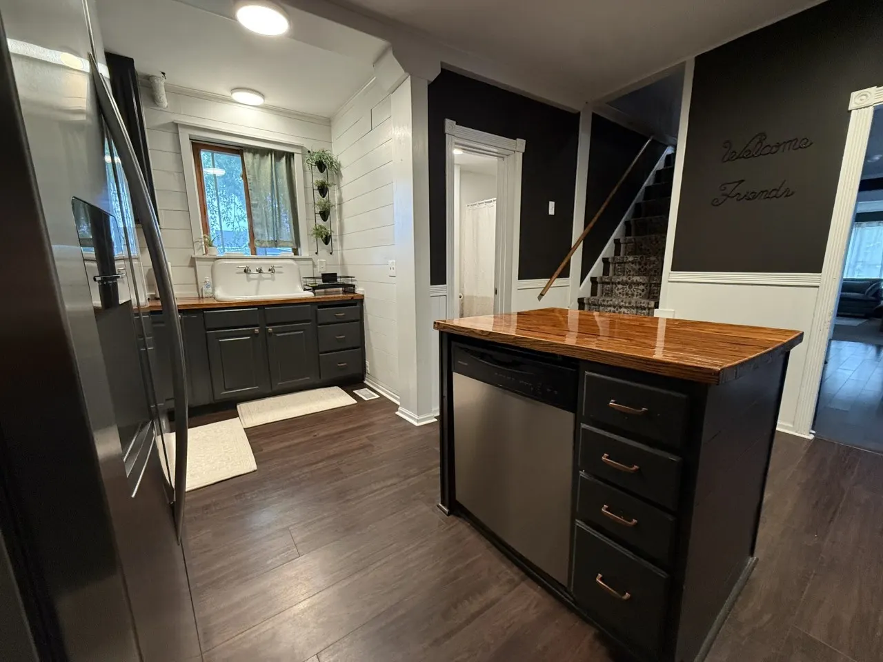 The Cedar House: A Charming 3-Bedroom Retreat 10