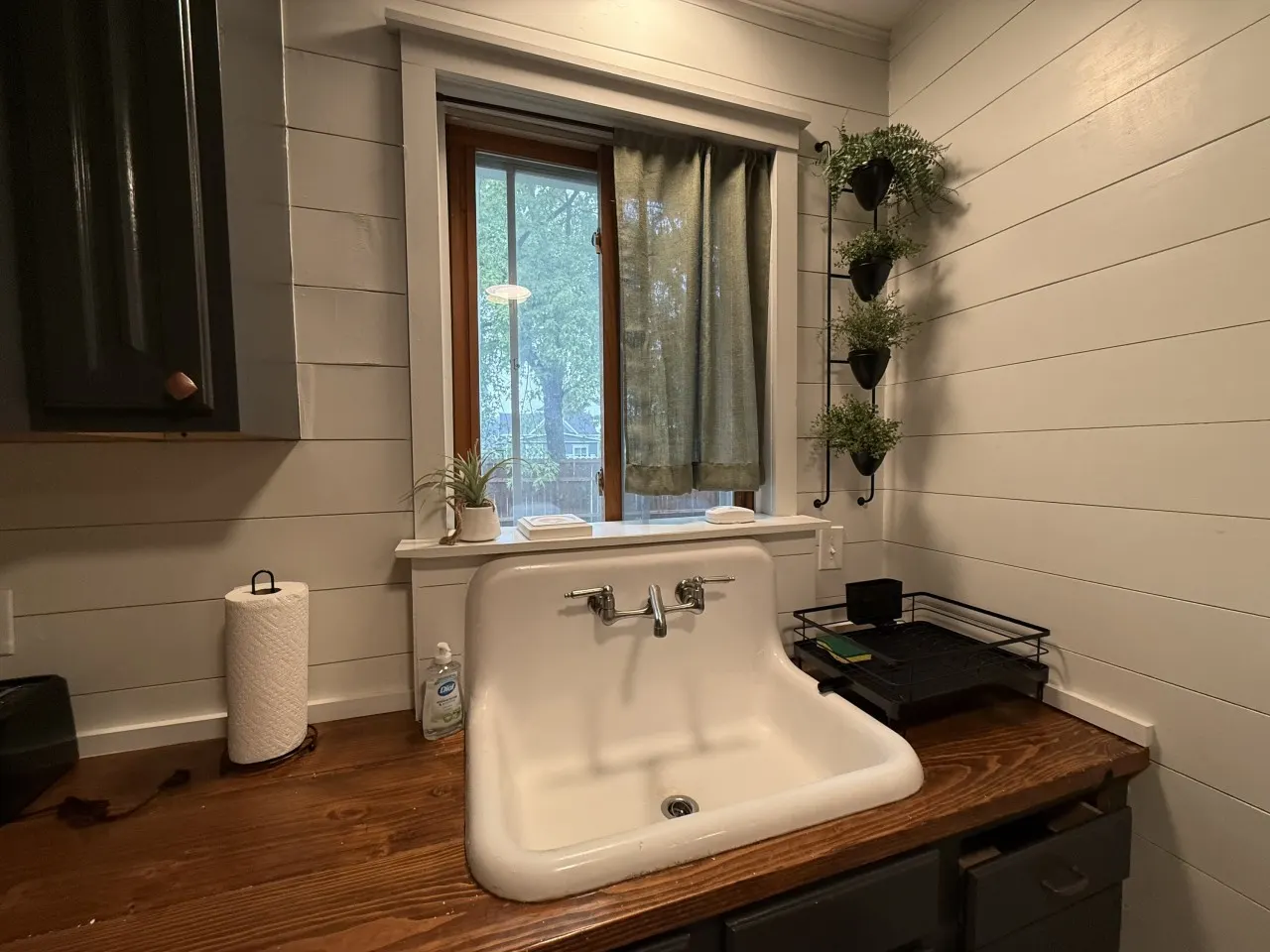 The Cedar House: A Charming 3-Bedroom Retreat 12