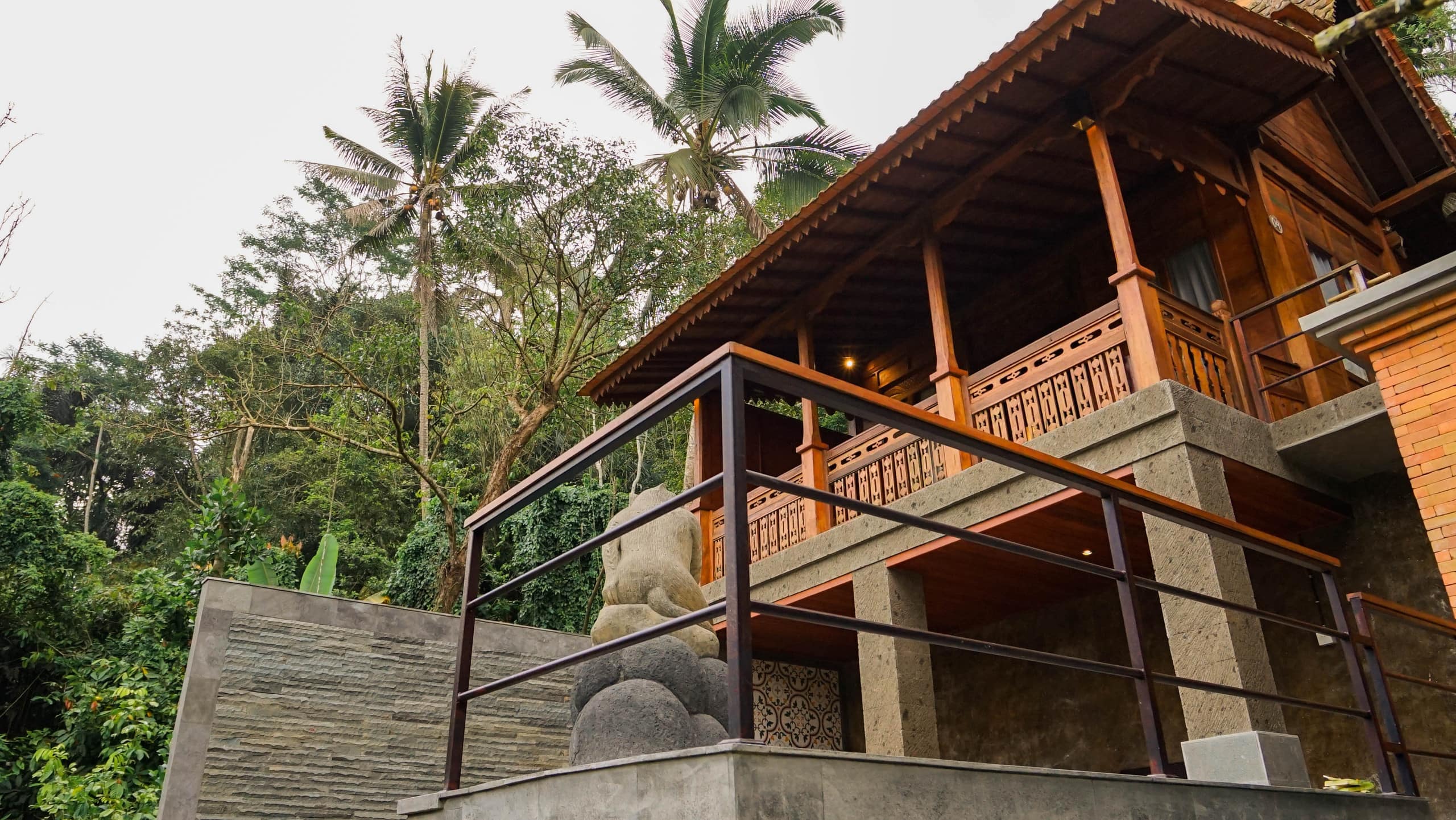 Wooden traditional home with private swimming pool 7