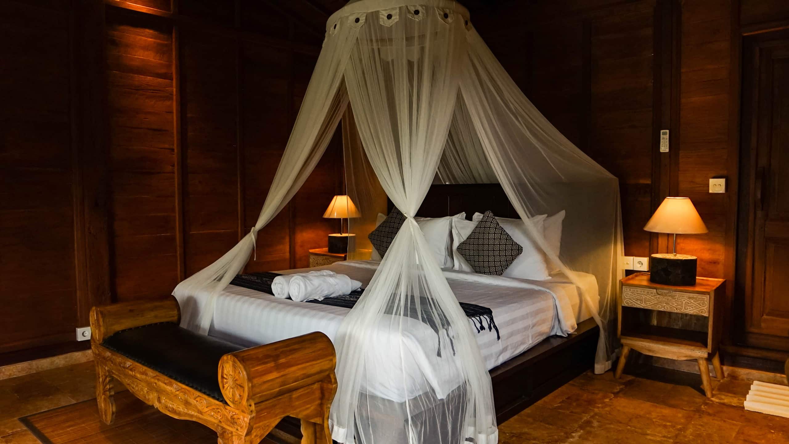 Wooden traditional home with private swimming pool 14