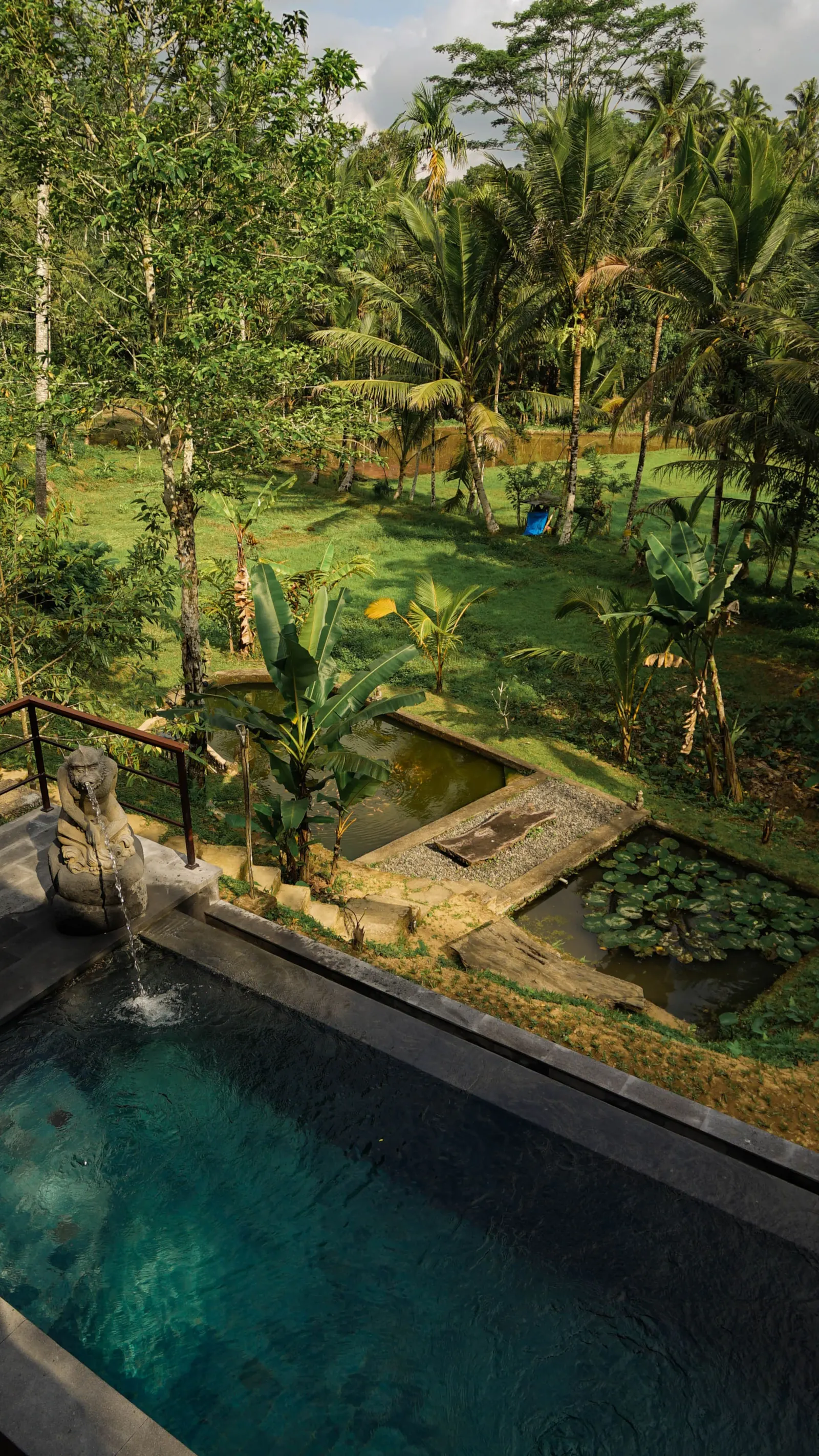 Wooden traditional home with private swimming pool — photo 4