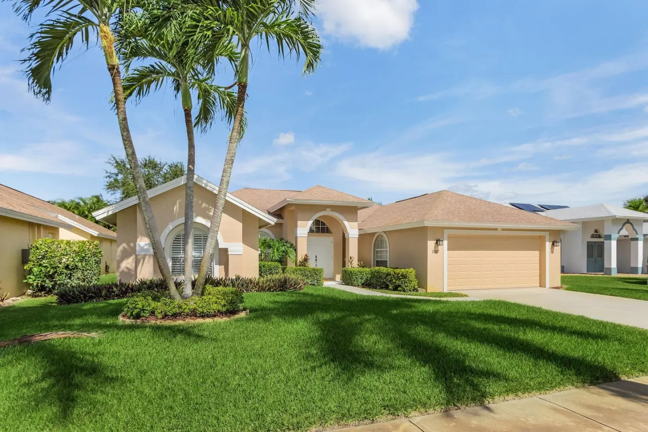 Villa Terra Paradiso * luxury pool home with spa in Briarwood 14