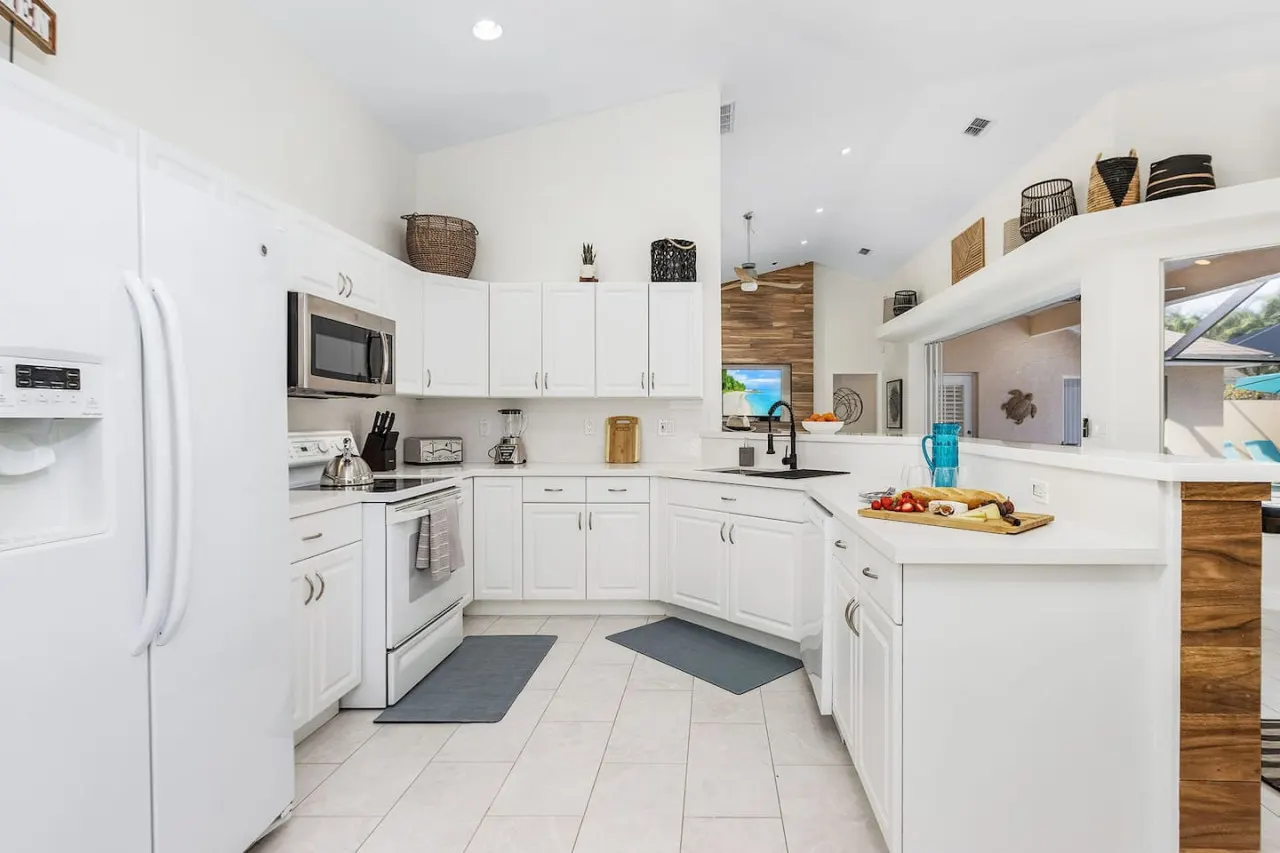 Villa Terra Paradiso * luxury pool home with spa in Briarwood 6