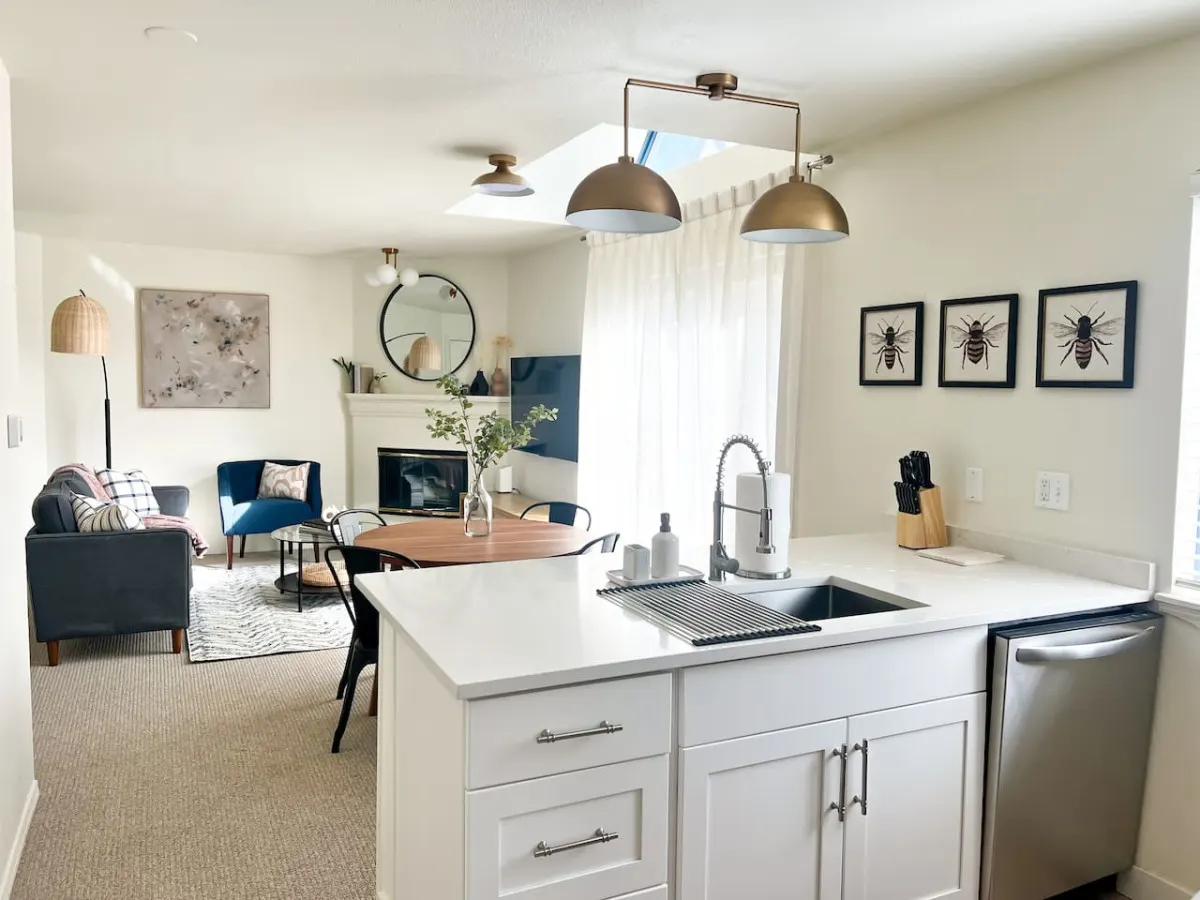 Bright & Airy apartment in DTC 9