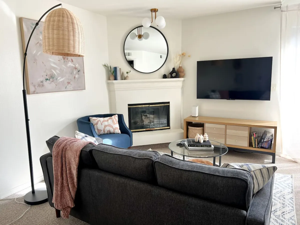 Bright & Airy apartment in DTC 10
